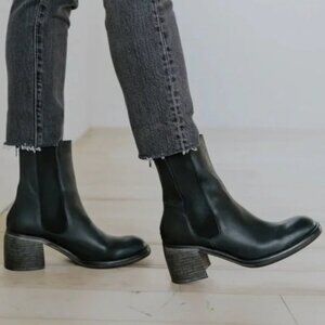 Free People Essential Chelsea Boots Black Size 10 / 40 - Made in Spain!